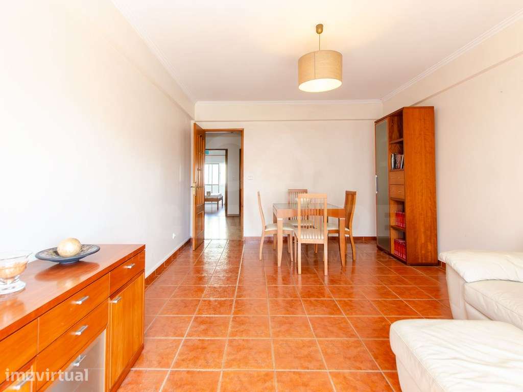 T2 luminoso e pronto a habitar em Queluz de Baixo, Oeiras - Grande imagem: 2/23