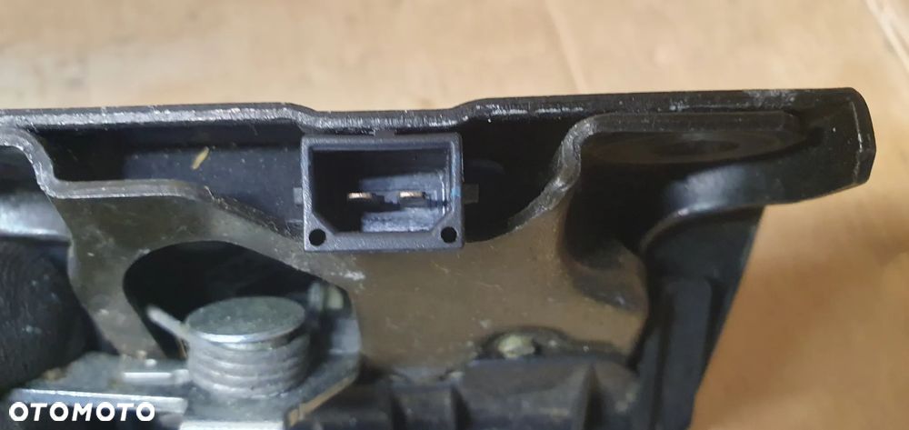 Zamek klapy bagażnika Audi A4 B6 Kombi 8E9827520 - 5