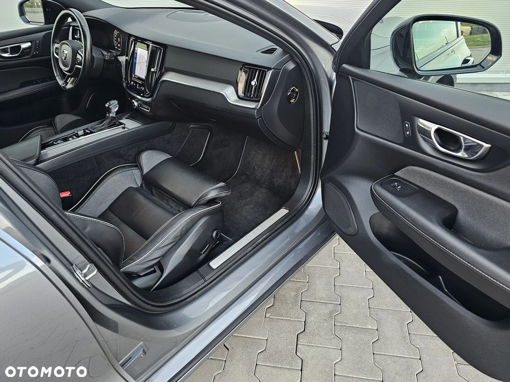 Volvo V60 D3 Geartronic R-Design - 32