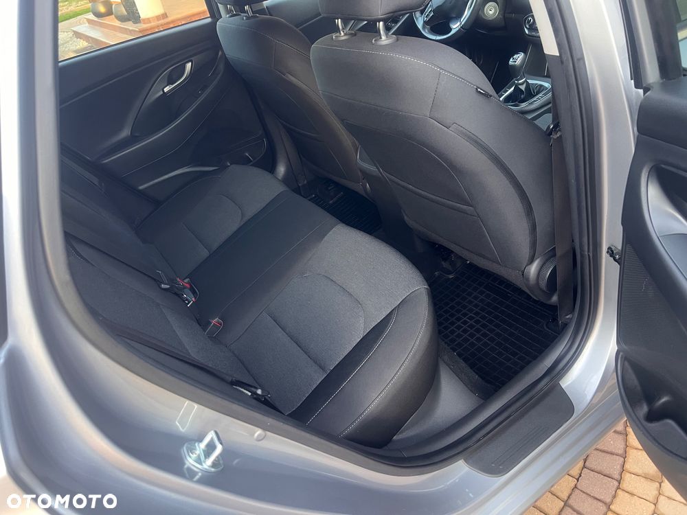 Hyundai i30 1.6 D Comfort - 9