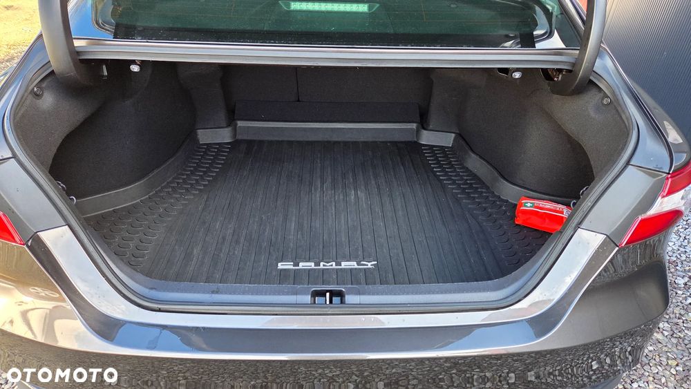 Toyota Camry 2.5 Hybrid Executive CVT - 21