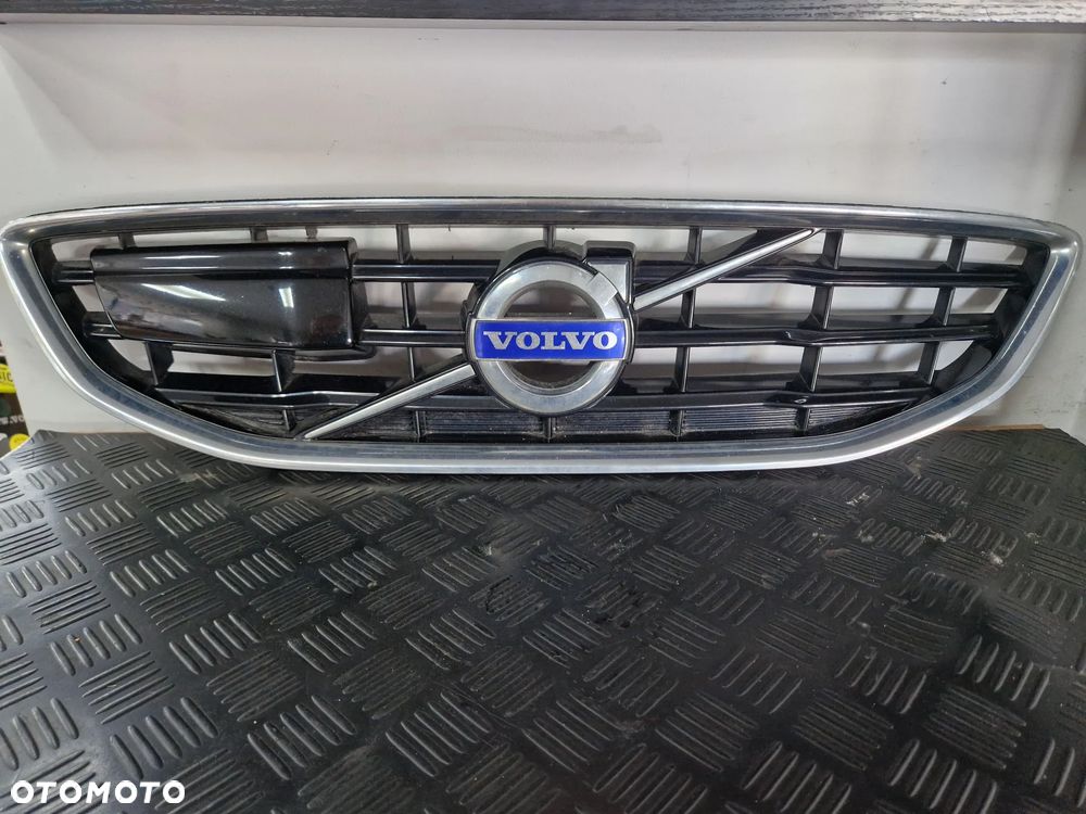ATRAPA GRILL RADAR  VOLVO V40II 12-16R  31301892 - 1