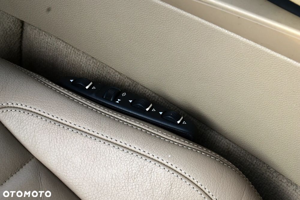 Mercedes-Benz Klasa E 350 4-Matic - 14