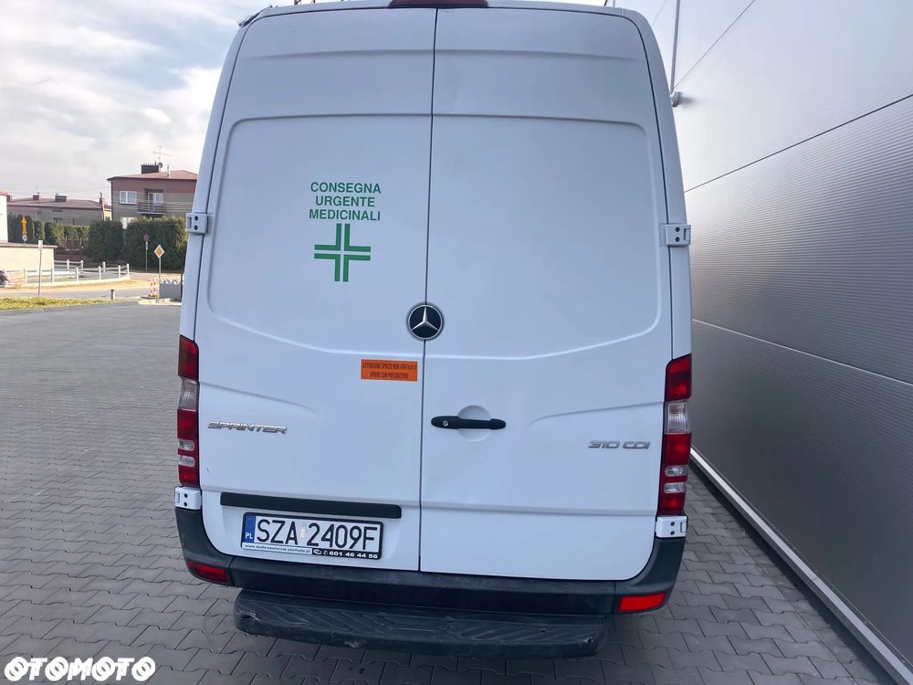 Mercedes-Benz Sprinter - 14