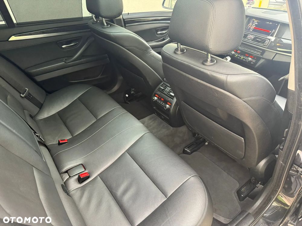 BMW Seria 5 520d xDrive - 11