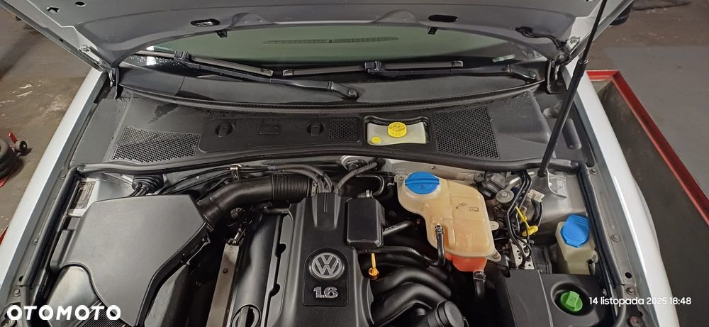 Volkswagen Passat 1.6 - 12