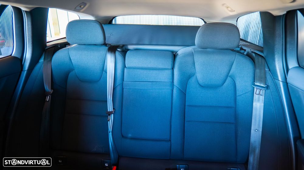 Volvo V60 2.0 D4 Momentum Geartronic - 27