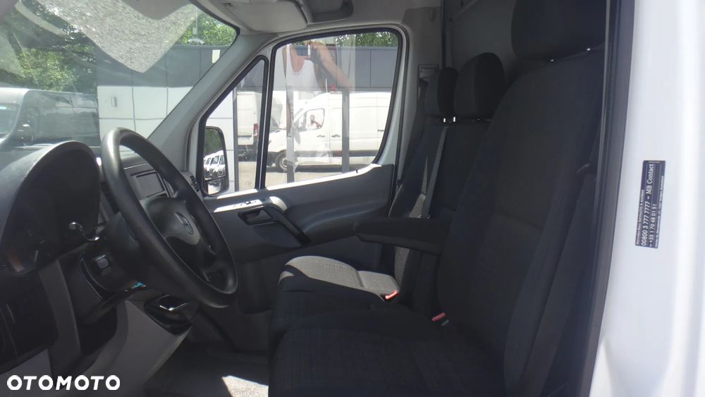 Mercedes-Benz Sprinter - 11