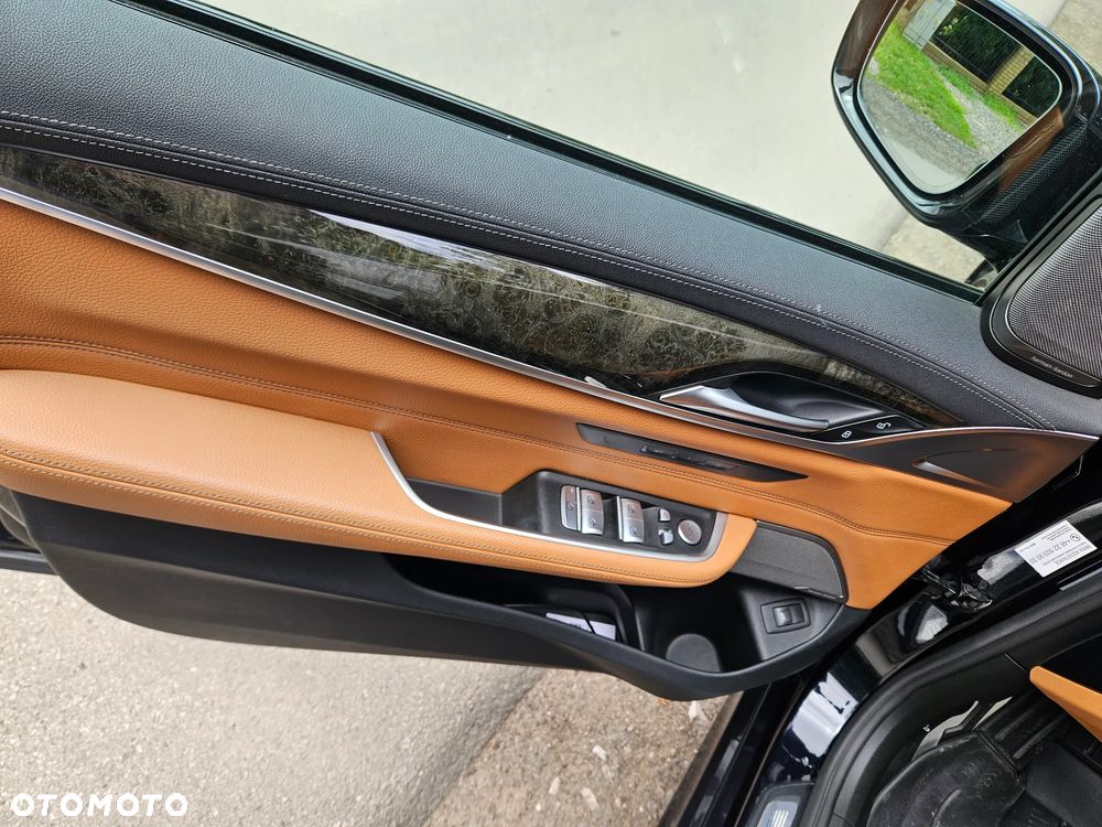 BMW 6GT - 14