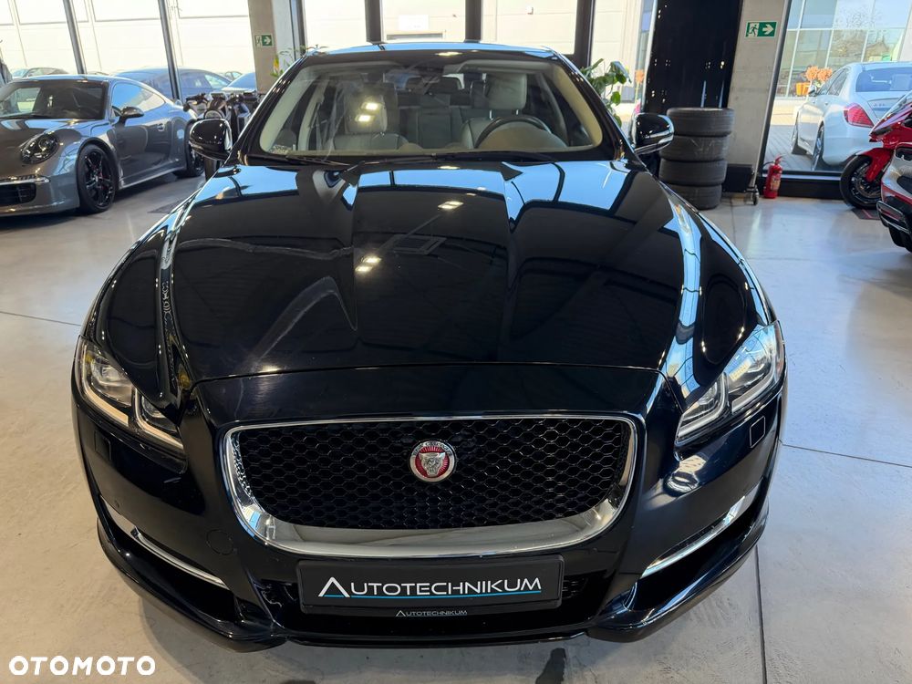Jaguar XJ 3.0 V6 Kompressor AWD R-Sport - 2