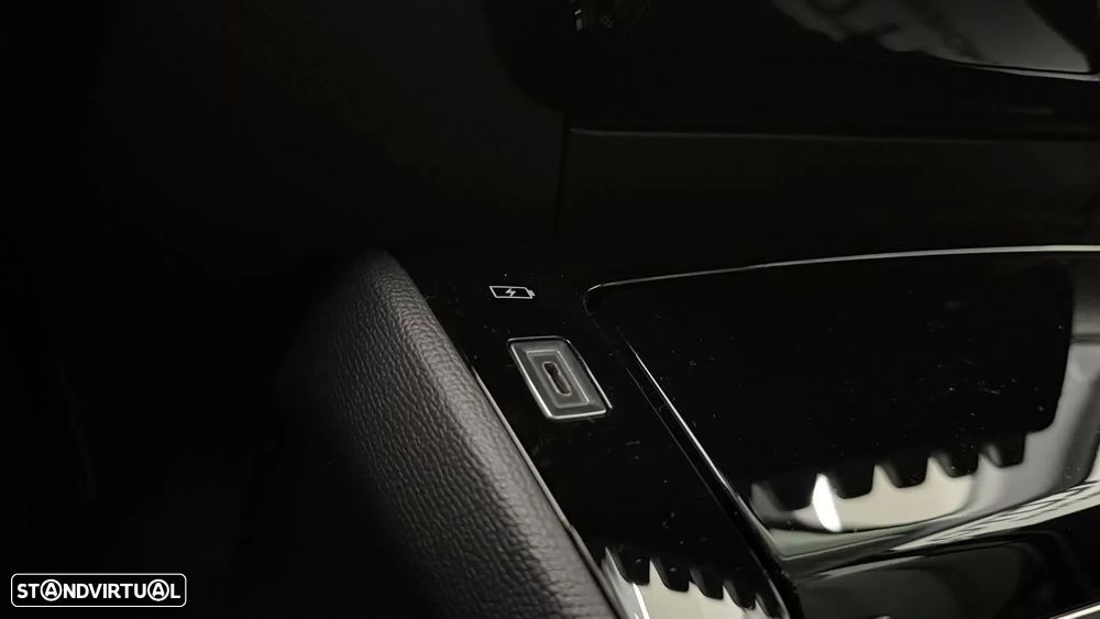 Peugeot e-208 - 27