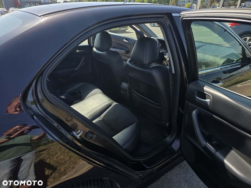 Honda Accord 2.0 Executive - 19