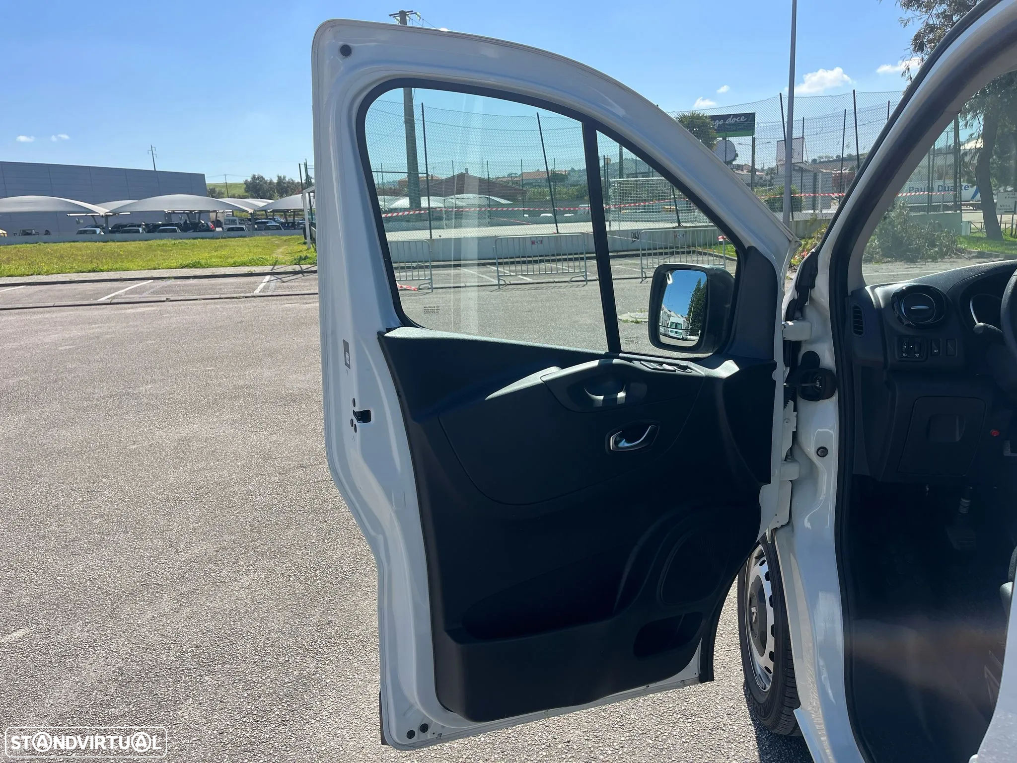 Renault TRAFIC 2.0 dCI 120cv - IVA DEDUTÍVEL - SISTEMA FRIO BALTRINA - 17