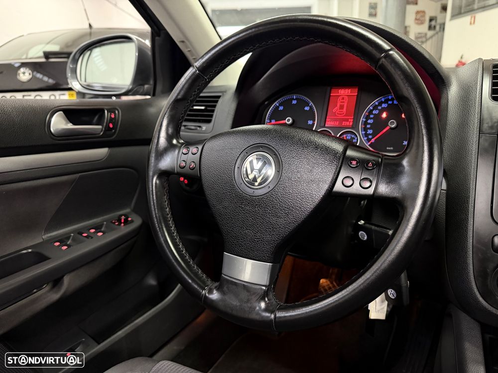 VW Jetta 1.9 TDi Sportline - 16