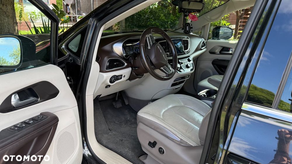 Chrysler Pacifica - 3