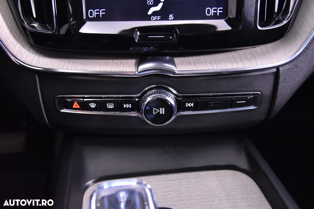 Volvo XC 60 T8 Twin Engine AWD Inscription - 17