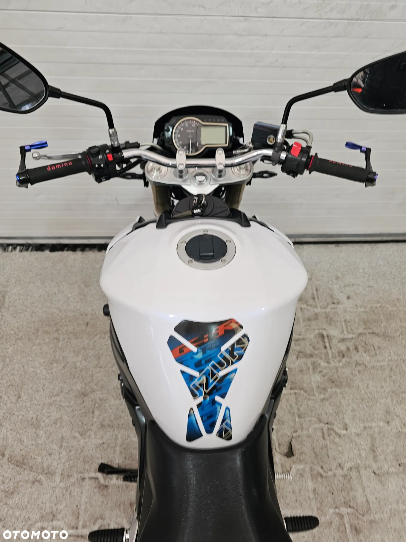 Suzuki GSR - 37