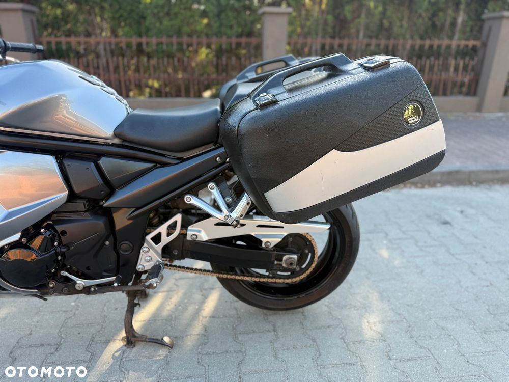 Suzuki GSX - 23