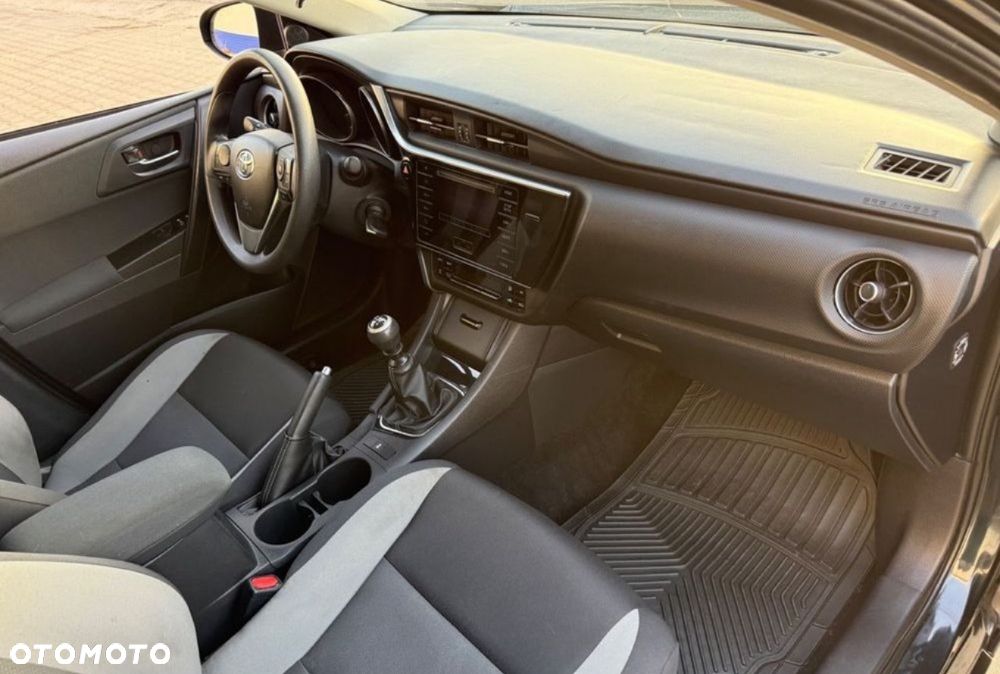 Toyota Auris 1.33 Dual-VVT-i - 10