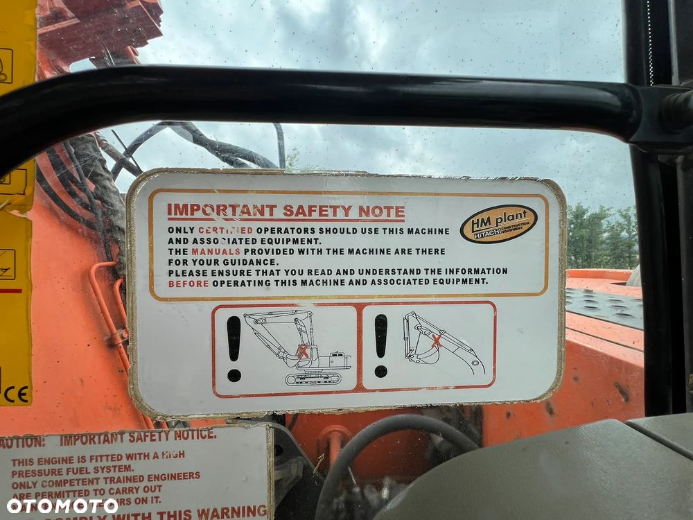 Hitachi ZX135 US - 17