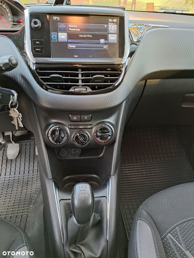 Peugeot 208 - 16