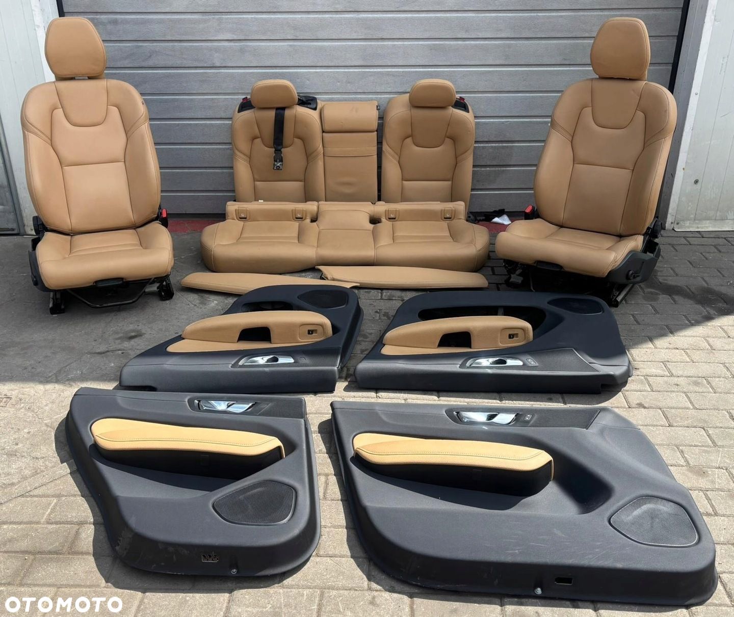 VOLVO XC60 II FOTELE SIEDZENIA WNĘTRZE EUROPA JASNE SKÓRA 2019R - 1