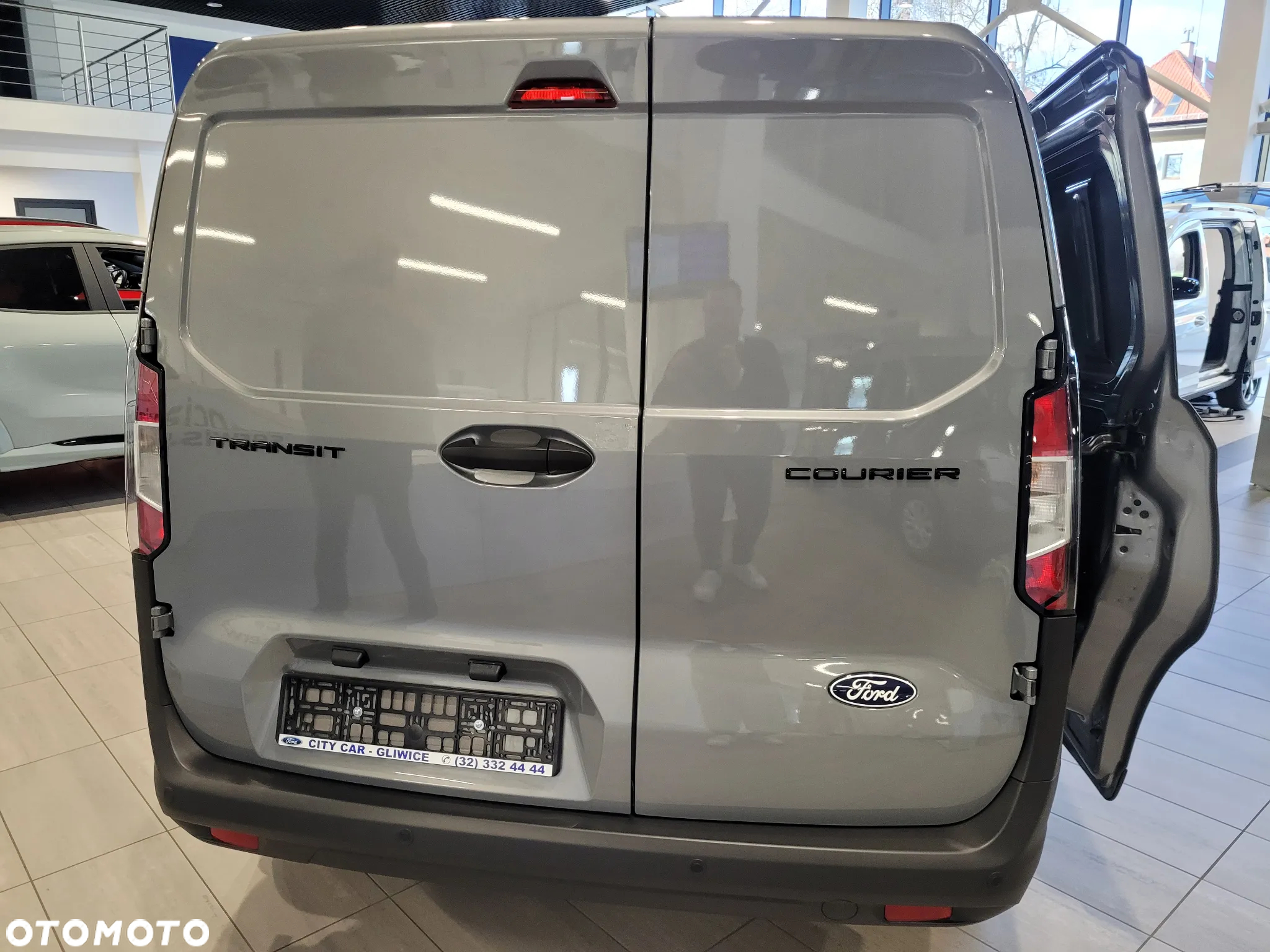 Ford Transit Courier - 8