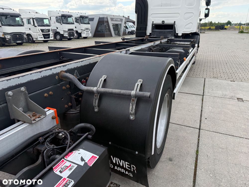 Renault D 380 / POD KONTENERY / WINDA / DO ZABUDOWY / PRZÓD TYŁ PODUSZKA / SYPIALNA / SPROWADZONY / STAN BDB / / / - 19