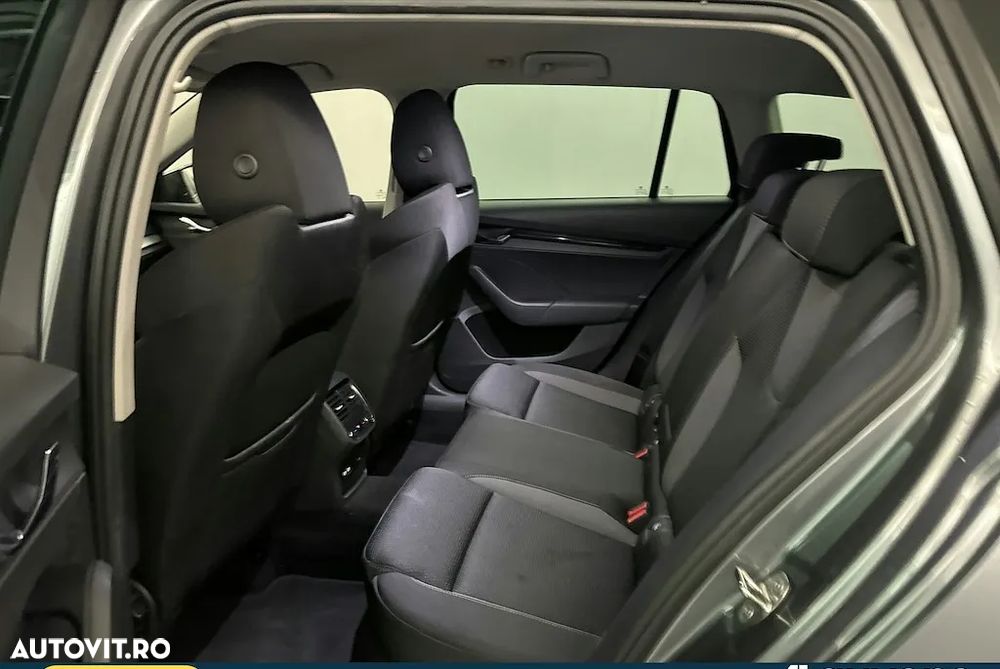 Skoda Octavia Combi 2.0 TDI DSG Sportline - 5