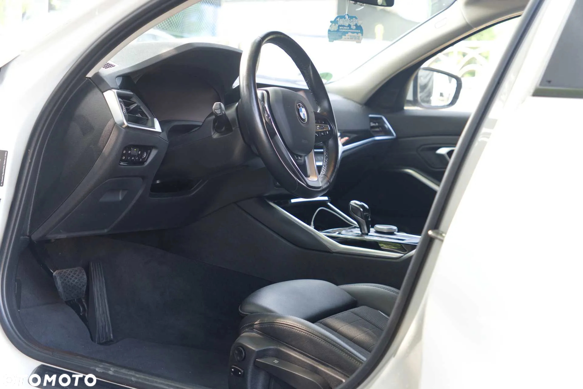 BMW Seria 3 330e PHEV - 19