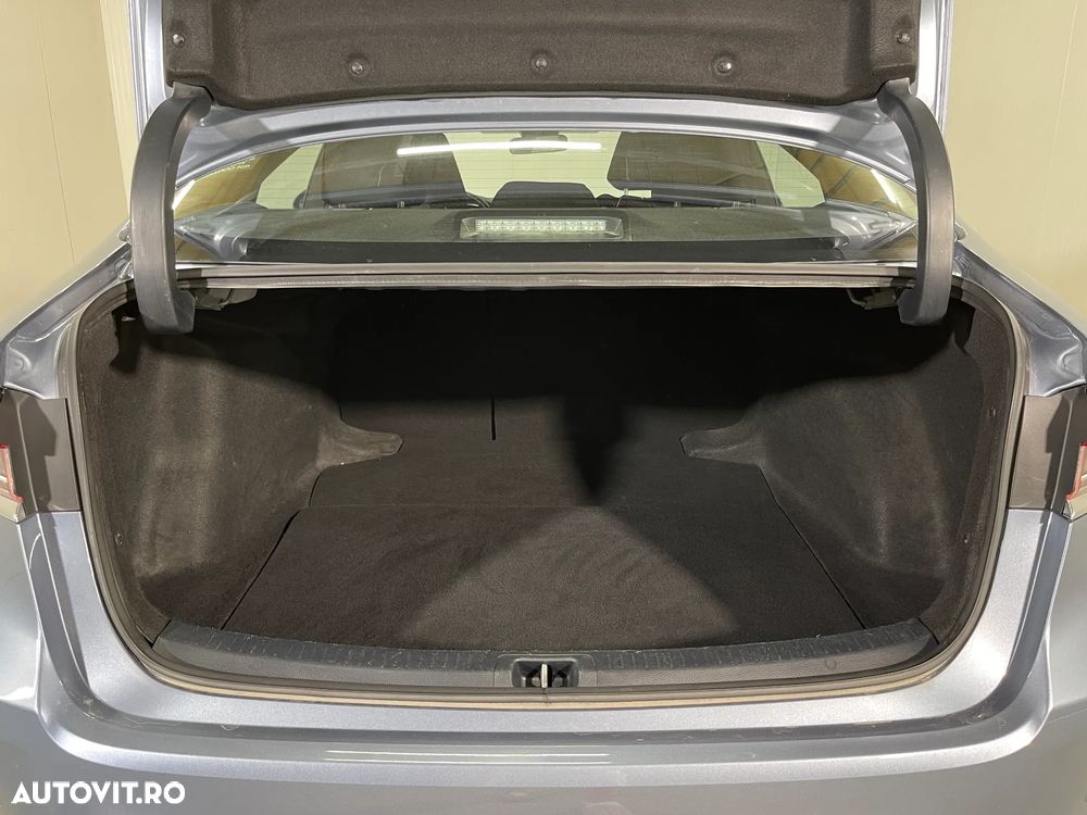 Toyota Corolla Sedan 1.8 HSD Business - 11