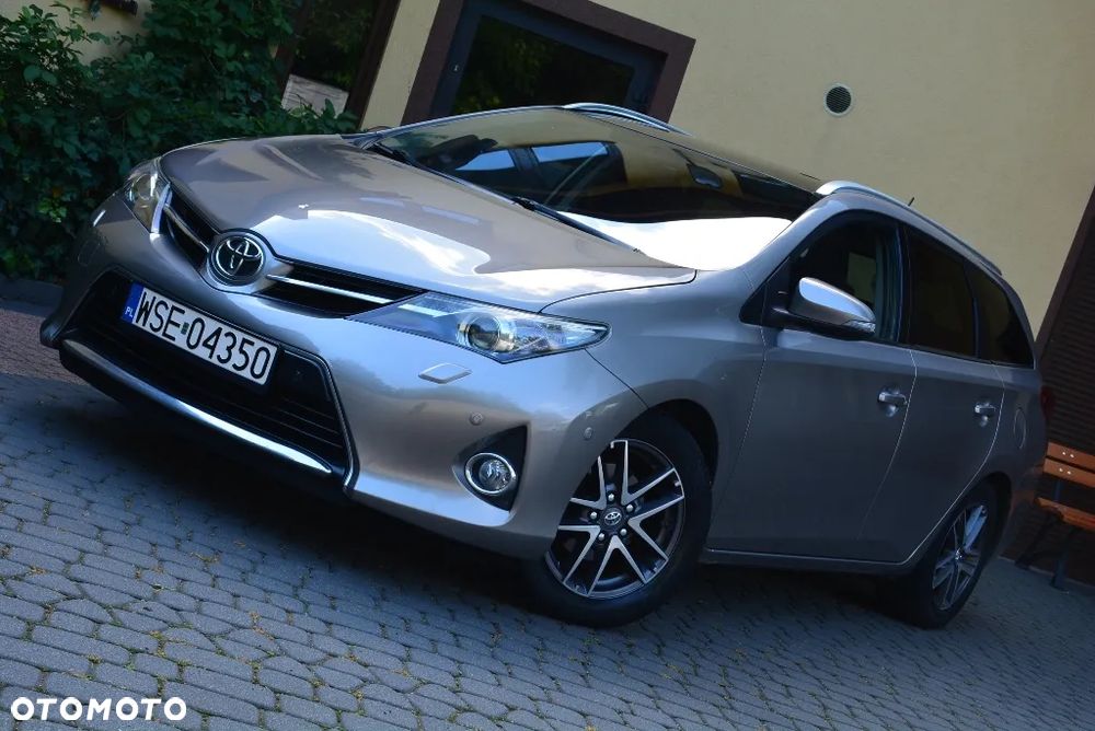 Toyota Auris 1.6 Premium Comfort MS - 3