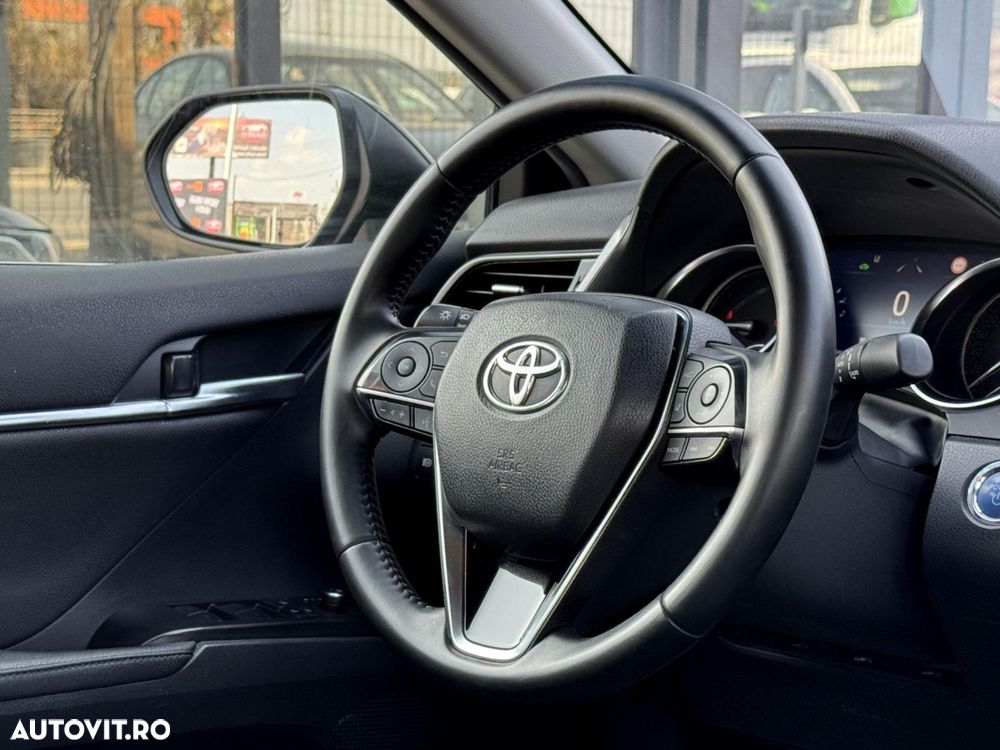 Toyota Camry - 10