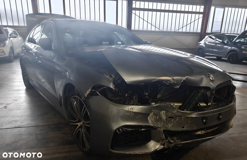 BMW Seria 5 M550i xDrive sport - 8