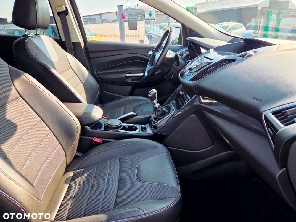 Ford Kuga 2.0 TDCi 2x4 Titanium - 28