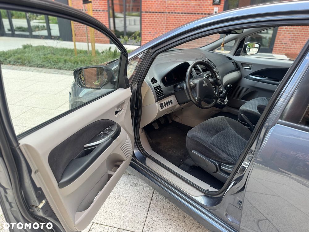Mitsubishi Grandis 2.0 DID Intense - 8