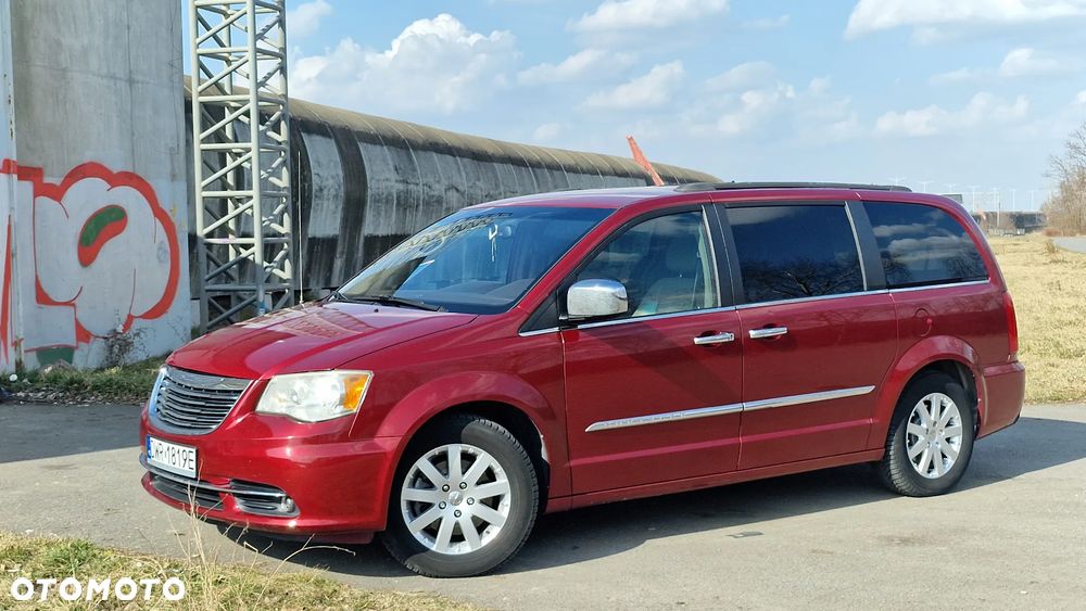 Chrysler Town & Country - 12