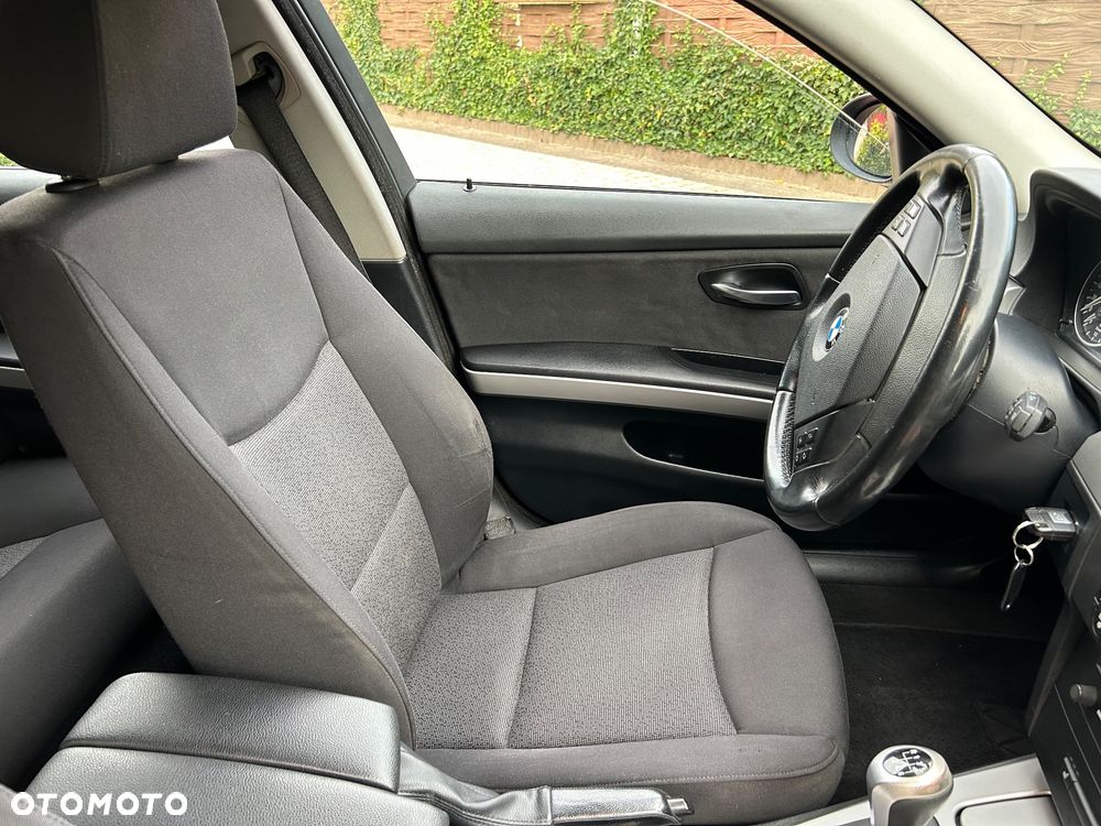 BMW Seria 3 320d DPF Edition Fleet Sport - 32