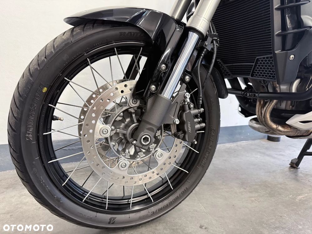 Honda VFR - 12