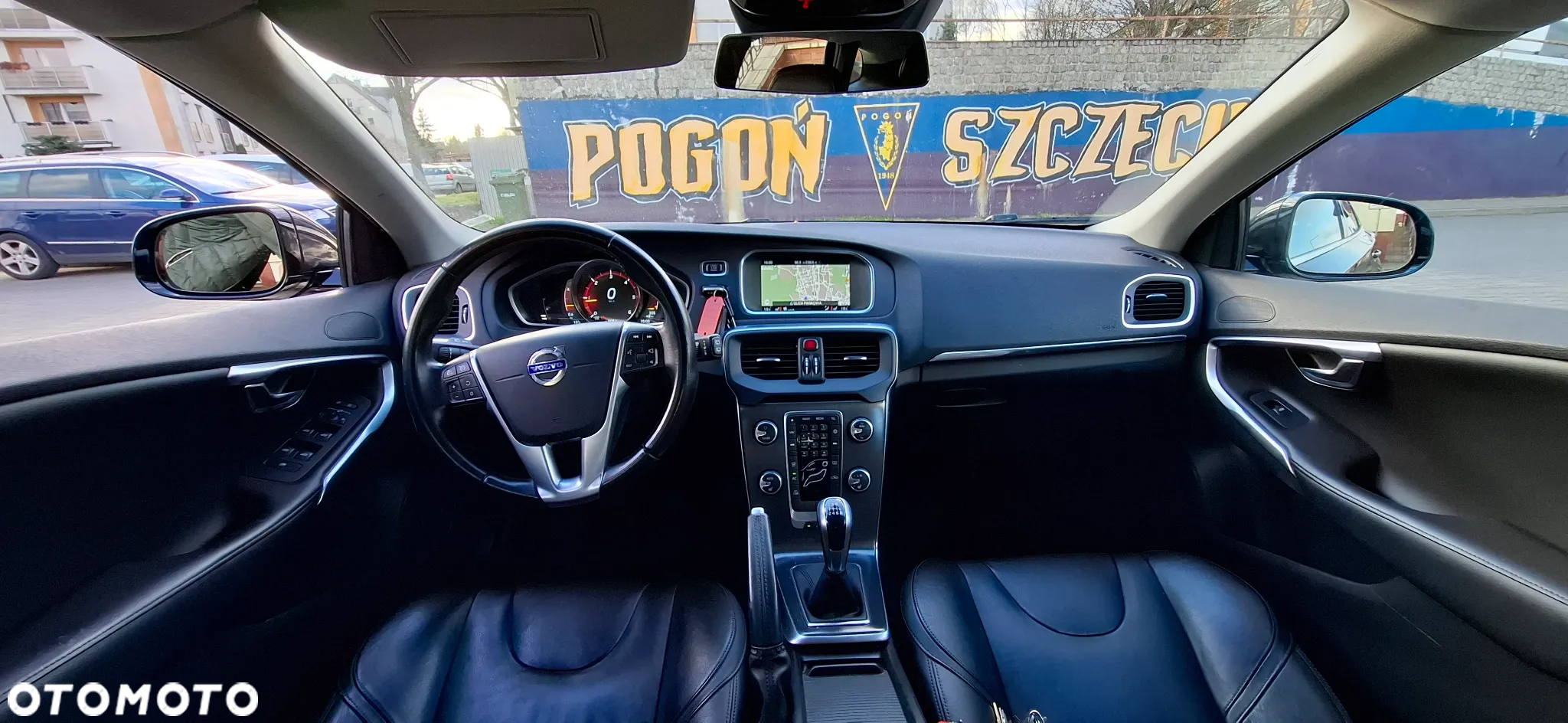 Volvo V40 D4 Drive-E R-Design Summum - 12