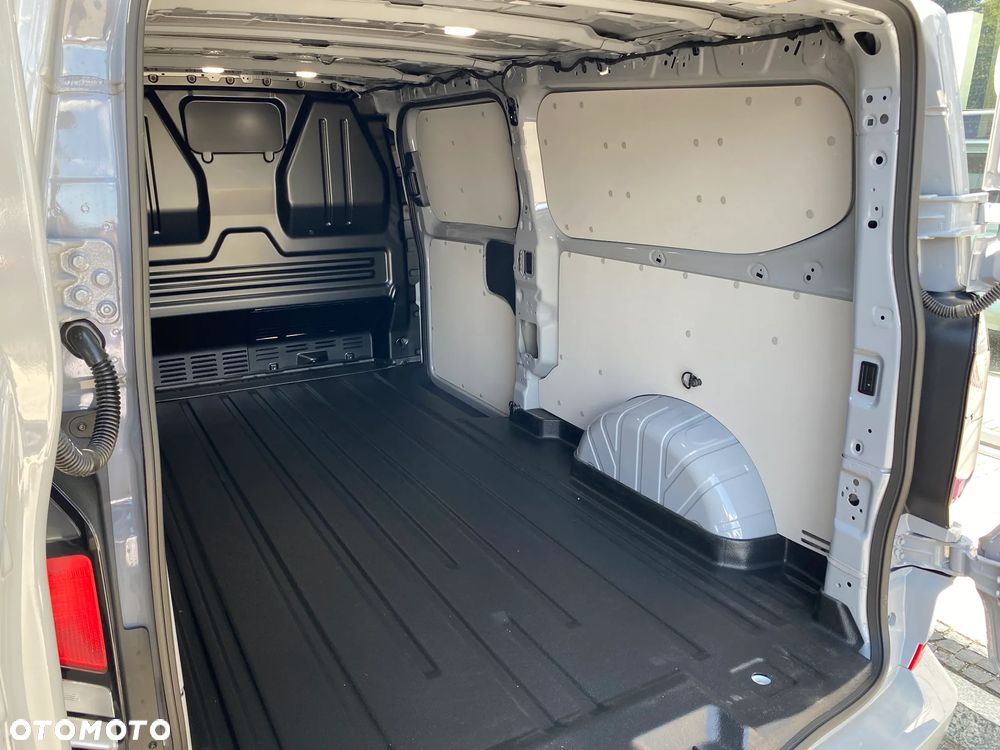 Ford Tranisit Custom - 12