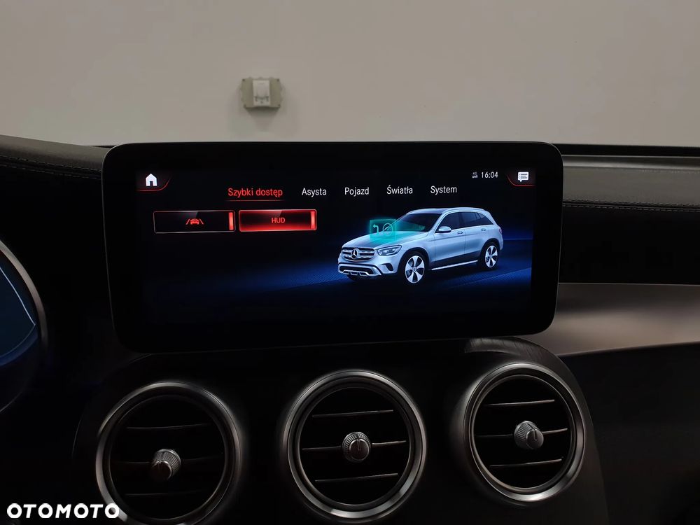 Mercedes-Benz GLC 300 d 4Matic 9G-TRONIC AMG Line Plus - 23