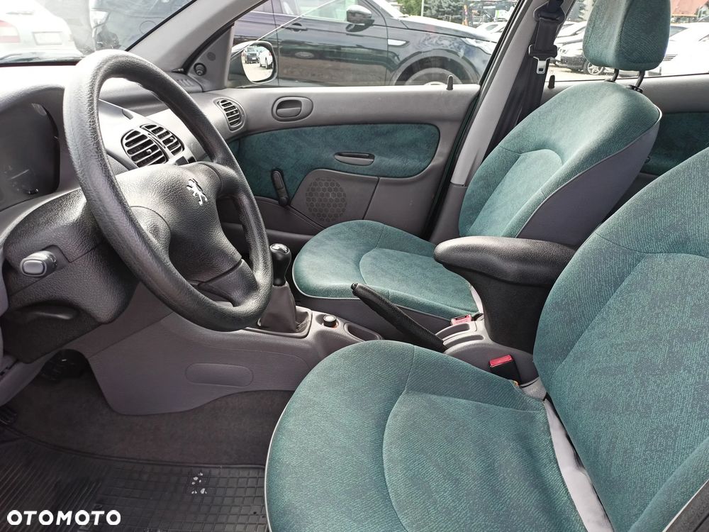 Peugeot 206 - 10
