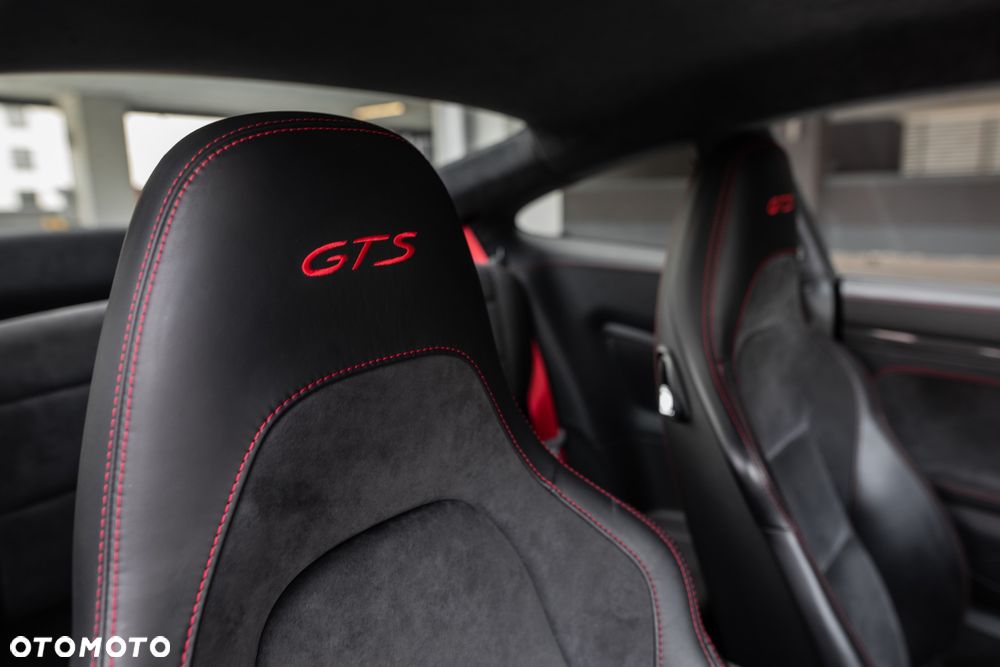 Porsche 911 Carrera GTS PDK - 33