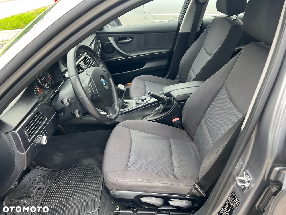 BMW Seria 3 320d xDrive - 10