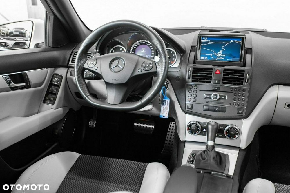 Mercedes-Benz Klasa C 63 AMG AMG SPEEDSHIFT MCT - 24