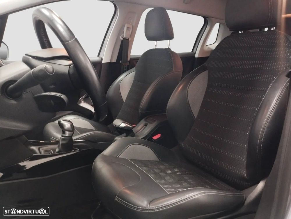 Peugeot 2008 1.2 VTi Allure - 4
