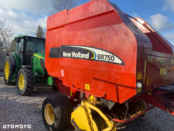 New Holland BR 750