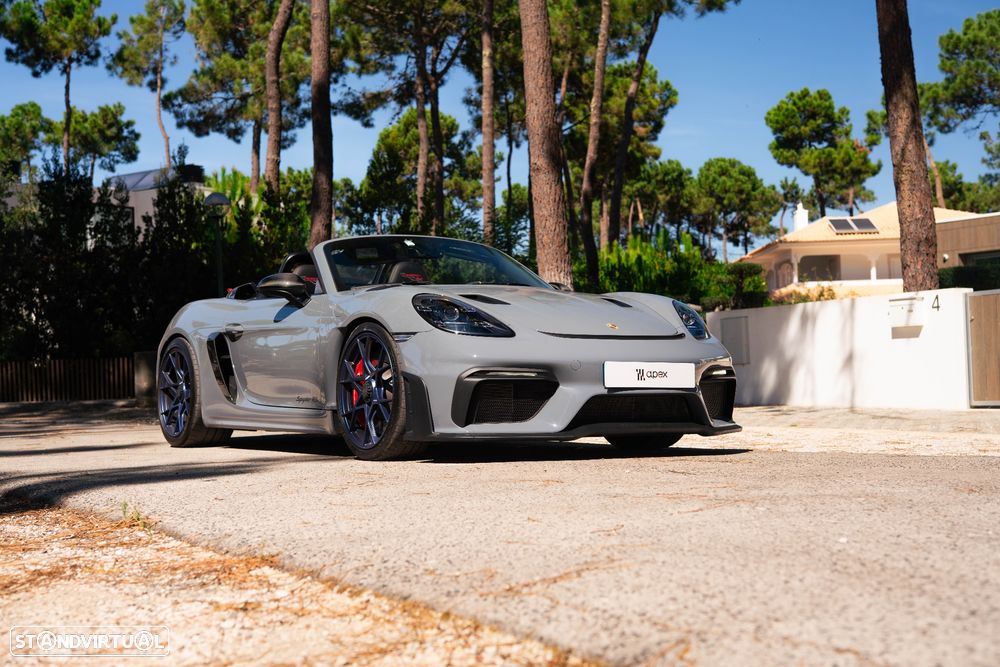 Porsche 718 Spyder RS - 10
