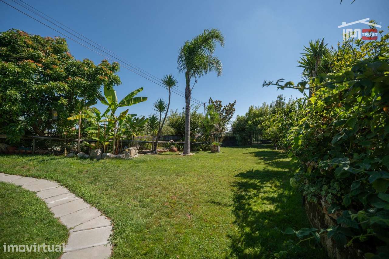 MORADIA T5 COM 10.920,50 m² DE TERRENO TODO VEDADO A 5 MINUTOS DE F...